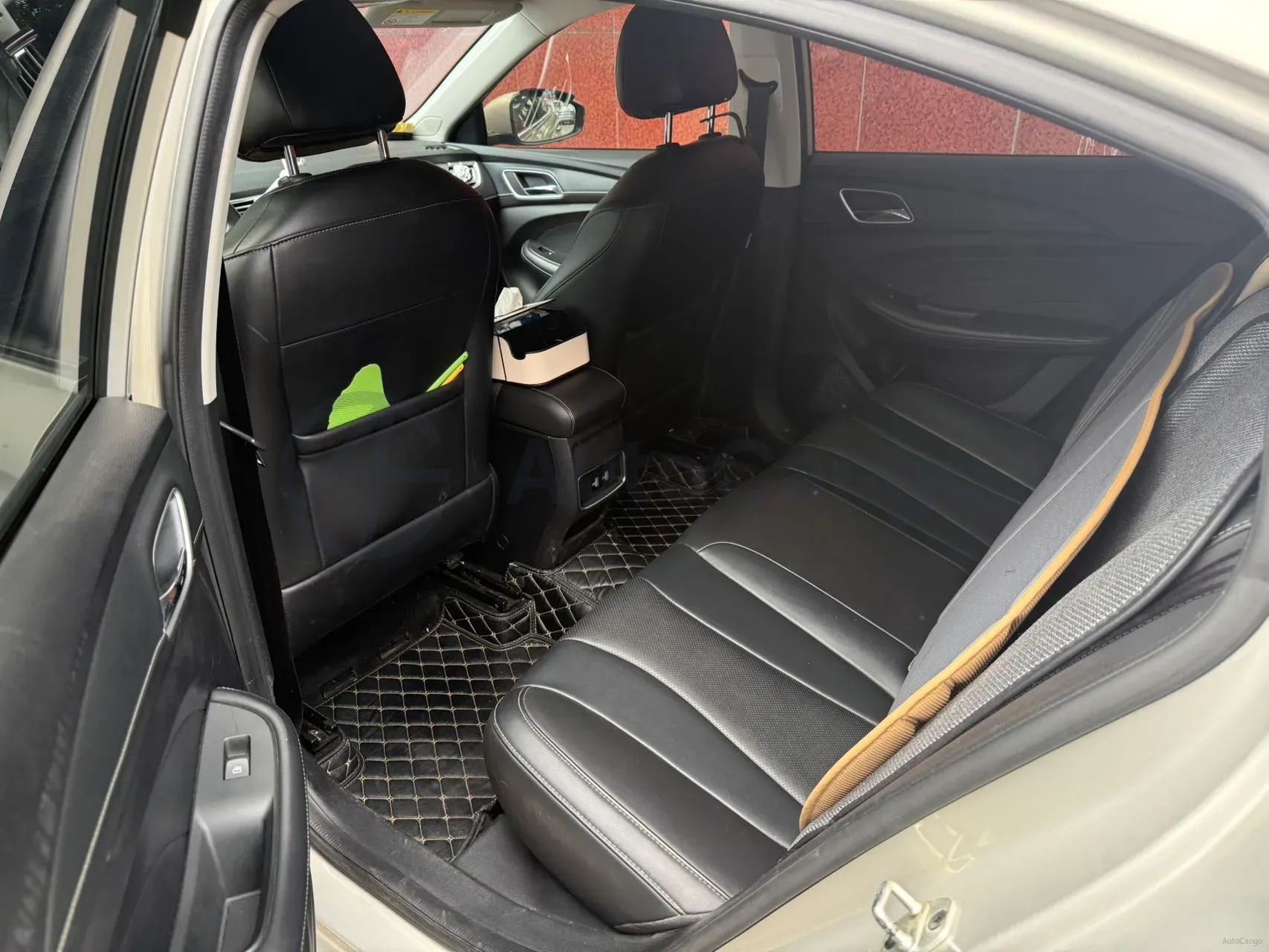 2020 Roewe i5 1.5L 120HP L4 5MT,autocango,china used car exporter,china ev exporter,chinese used car exporter,chinese used ev exporter