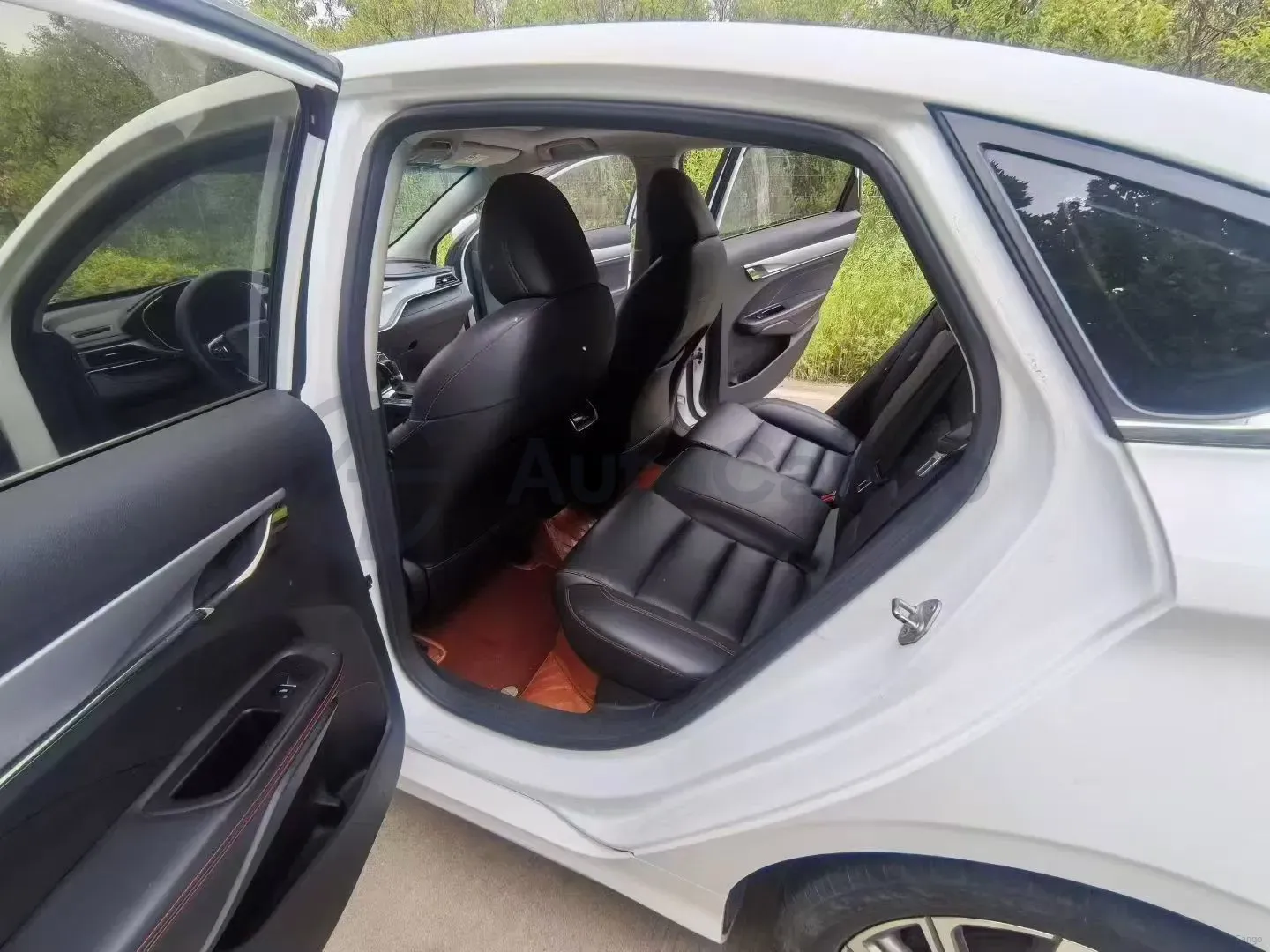 2021 Roewe i5 1.5L 120HP L4 5MT,autocango,china used car exporter,china ev exporter,chinese used car exporter,chinese used ev exporter