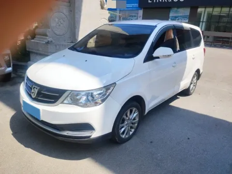 2019 BaoJun 730 1.5L 105HP L4 6MT,autocango,china used car exporter,china ev exporter,chinese used car exporter,chinese used ev exporter