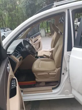 2019 BaoJun 730 1.5L 105HP L4 6MT,autocango,china used car exporter,china ev exporter,chinese used car exporter,chinese used ev exporter