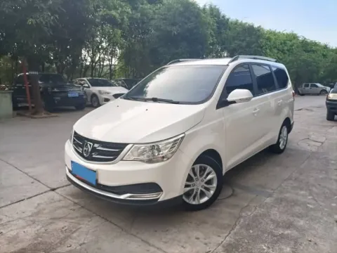 2019 BaoJun 730 1.5L 105HP L4 6MT,autocango,china used car exporter,china ev exporter,chinese used car exporter,chinese used ev exporter