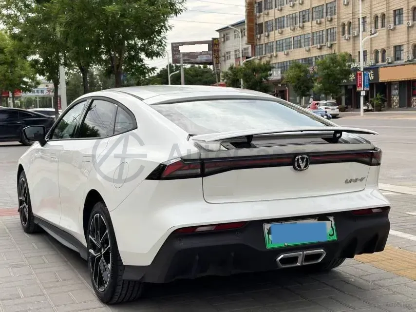 2024 ChangAn UNI-V iDD 1.5L 110HP L4 E-CVT PHEV 18.99KWH,autocango,china used car exporter,china ev exporter,chinese used car exporter,chinese used ev exporter