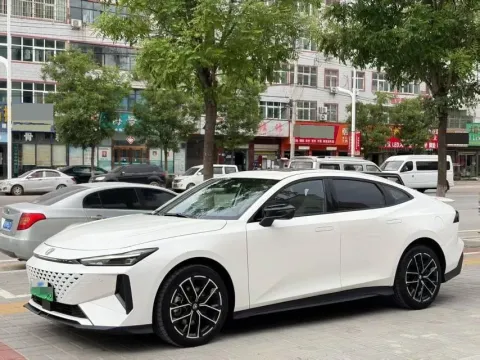 2024 CHANGAN UNI-V IDD,autocango,china used car exporter,china ev exporter,chinese used car exporter,chinese used ev exporter