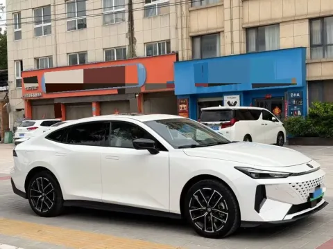 2024 ChangAn UNI-V iDD 1.5L 110HP L4 E-CVT PHEV 18.99KWH