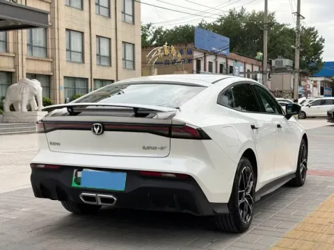 2024 ChangAn UNI-V iDD 1.5L 110HP L4 E-CVT PHEV 18.99KWH
