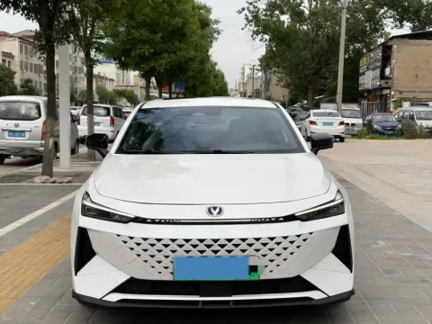 2024 ChangAn UNI-V iDD 1.5L 110HP L4 E-CVT PHEV 18.99KWH