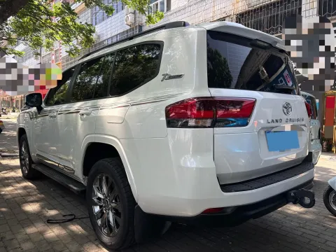 2022 Toyota Land Cruiser 3.4T 415HP V6 10AT,autocango,china used car exporter,china ev exporter,chinese used car exporter,chinese used ev exporter