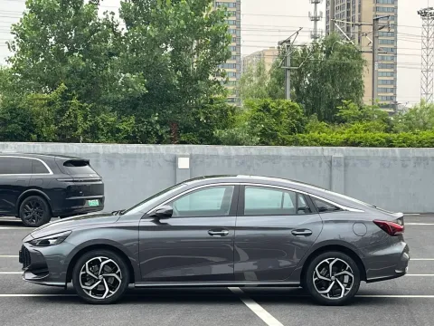 2025 MG 5 1.5T 181HP L4 7DCT