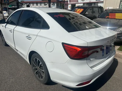 2019 Roewe i5 1.5L 120HP L4 CVT