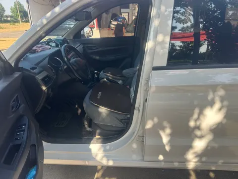 2021 WuLing RongGuang New Truck 1.5L 99HP L4 5MT,autocango,china used car exporter,china ev exporter,chinese used car exporter,chinese used ev exporter