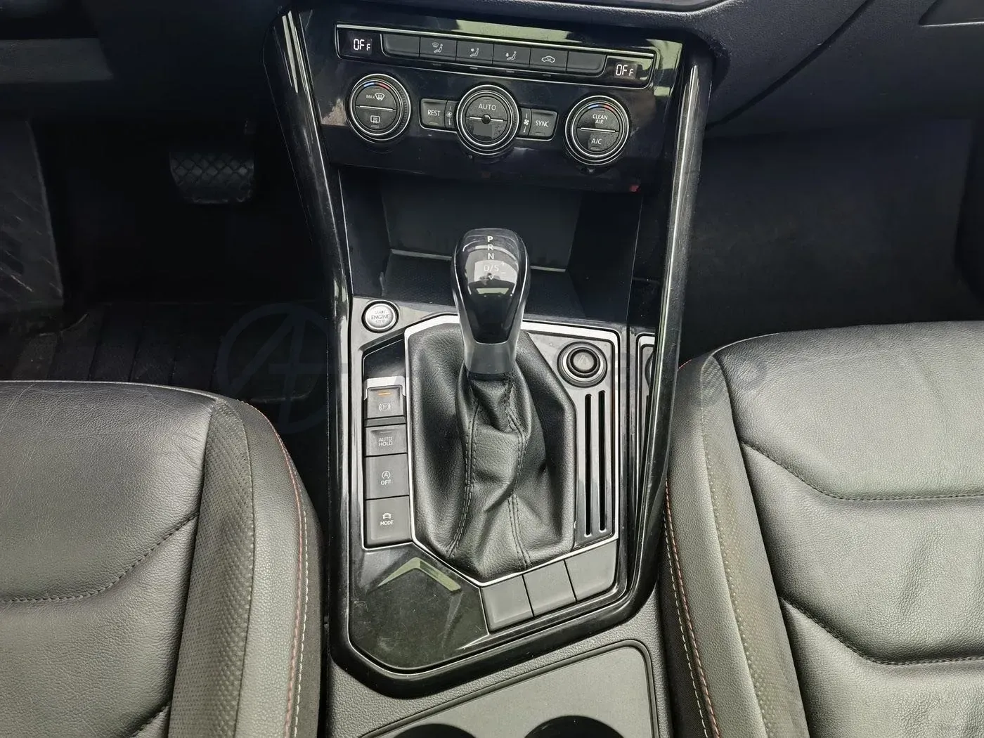 2019 Jeep Cherokee 2.0T 234HP L4 9AT,autocango,china used car exporter,china ev exporter,chinese used car exporter,chinese used ev exporter