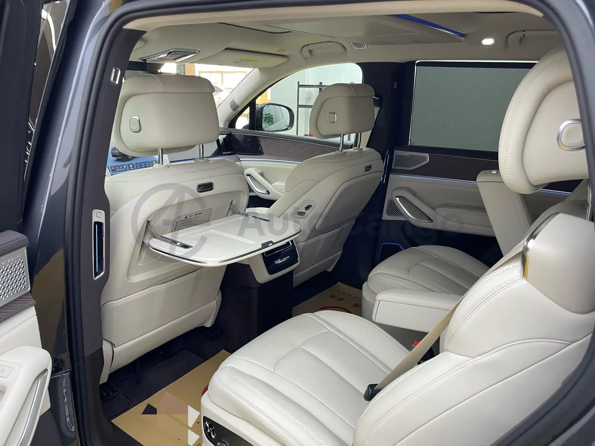 2025 Denza DenzaN9 2.0T 207HP L4 E-CVT PHEV,autocango,china used car exporter,china ev exporter,chinese used car exporter,chinese used ev exporter