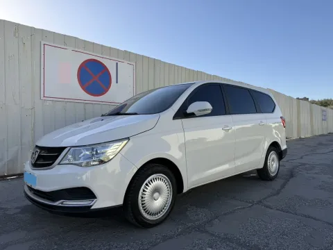 2019 BaoJun 730 1.5L 105HP L4 6MT,autocango,china used car exporter,china ev exporter,chinese used car exporter,chinese used ev exporter
