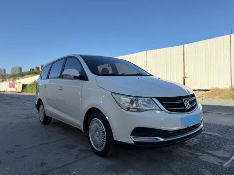 2019 BaoJun 730 1.5L 105HP L4 6MT,autocango,china used car exporter,china ev exporter,chinese used car exporter,chinese used ev exporter