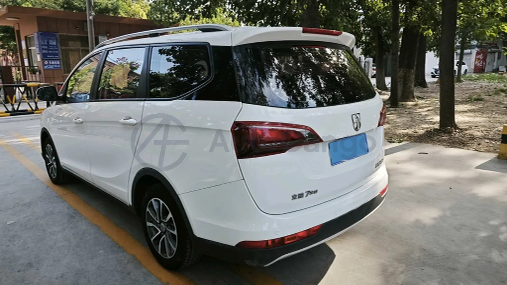 2019 BaoJun 730 1.5L 105HP L4 6MT,autocango,china used car exporter,china ev exporter,chinese used car exporter,chinese used ev exporter