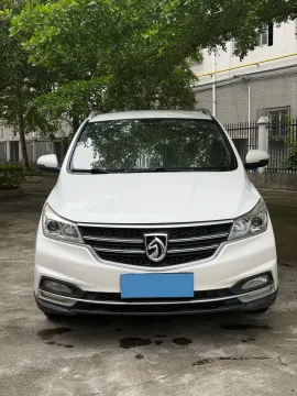 2019 BaoJun 730 1.5L 105HP L4 6MT,autocango,china used car exporter,china ev exporter,chinese used car exporter,chinese used ev exporter