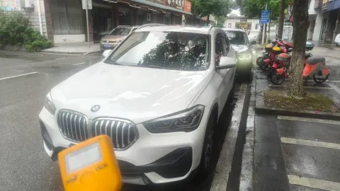 2022 BMW X1,autocango,china used car exporter,china ev exporter,chinese used car exporter,chinese used ev exporter