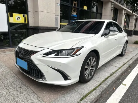 2020 LEXUS ES,autocango,china used car exporter,china ev exporter,chinese used car exporter,chinese used ev exporter
