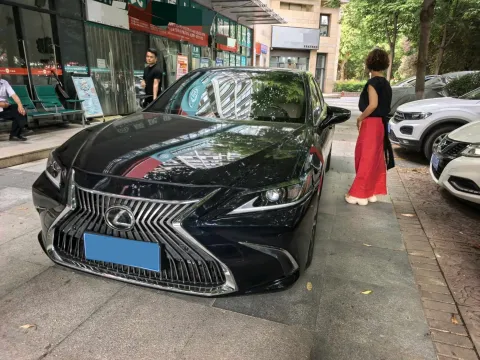 2018 LEXUS ES,autocango,china used car exporter,china ev exporter,chinese used car exporter,chinese used ev exporter