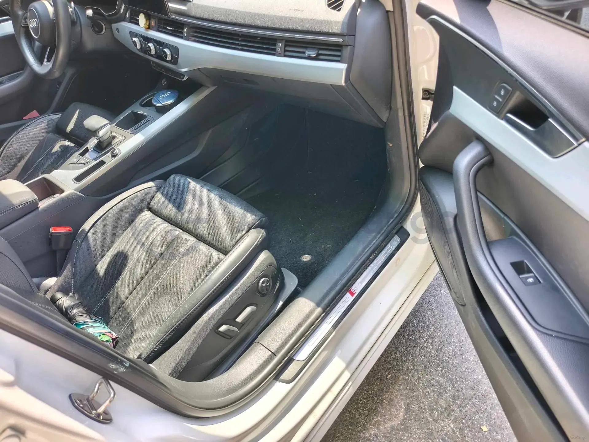 2022 Audi A4L 2.0T 190HP L4 7DCT,autocango,china used car exporter,china ev exporter,chinese used car exporter,chinese used ev exporter