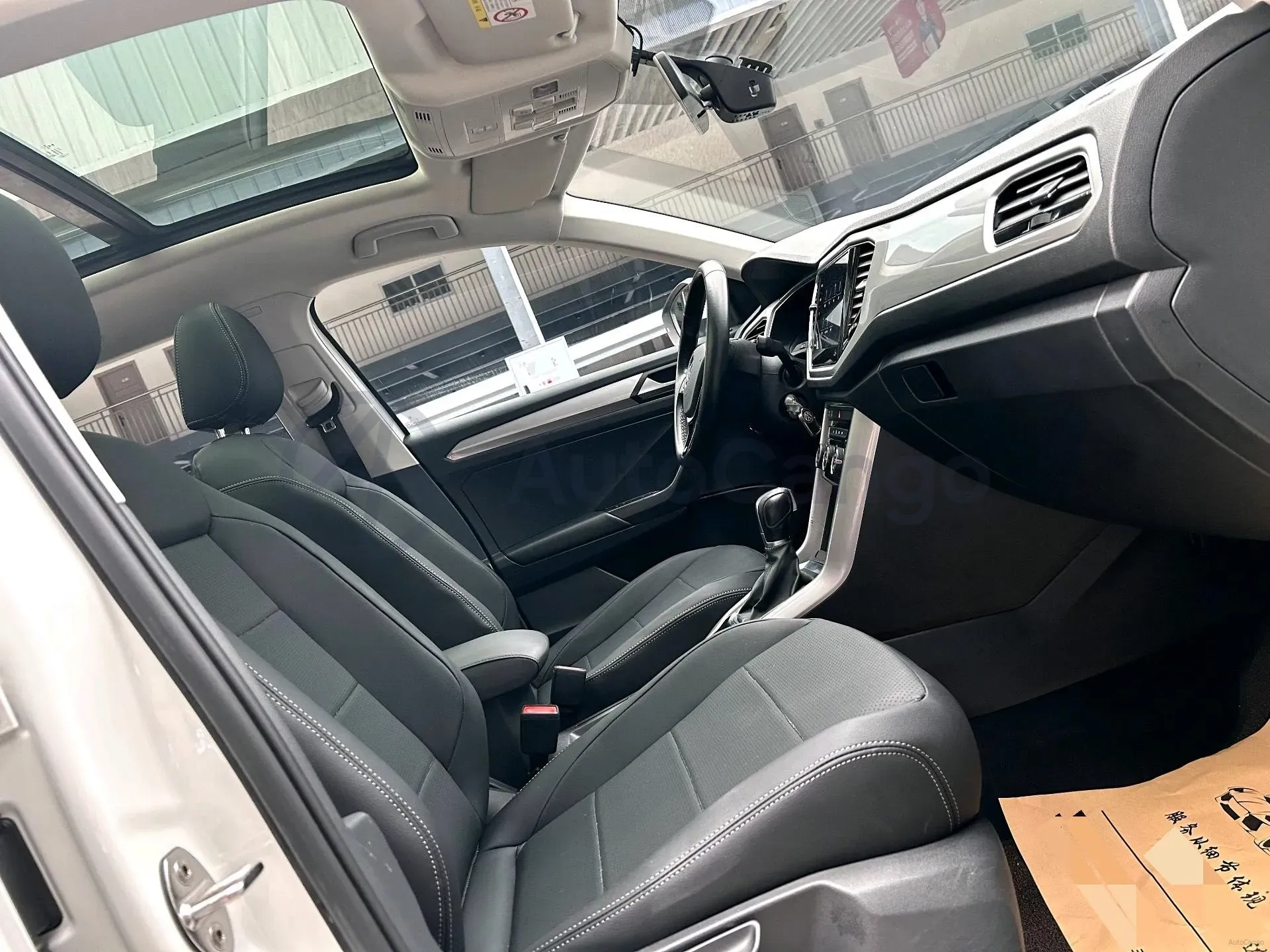 2021 Volkswagen T-Roc 1.4T 150HP L4 7DCT,autocango,china used car exporter,china ev exporter,chinese used car exporter,chinese used ev exporter