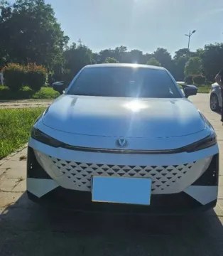 2024 ChangAn UNI-V 1.5T 188HP L4 7DCT,autocango,china used car exporter,china ev exporter,chinese used car exporter,chinese used ev exporter