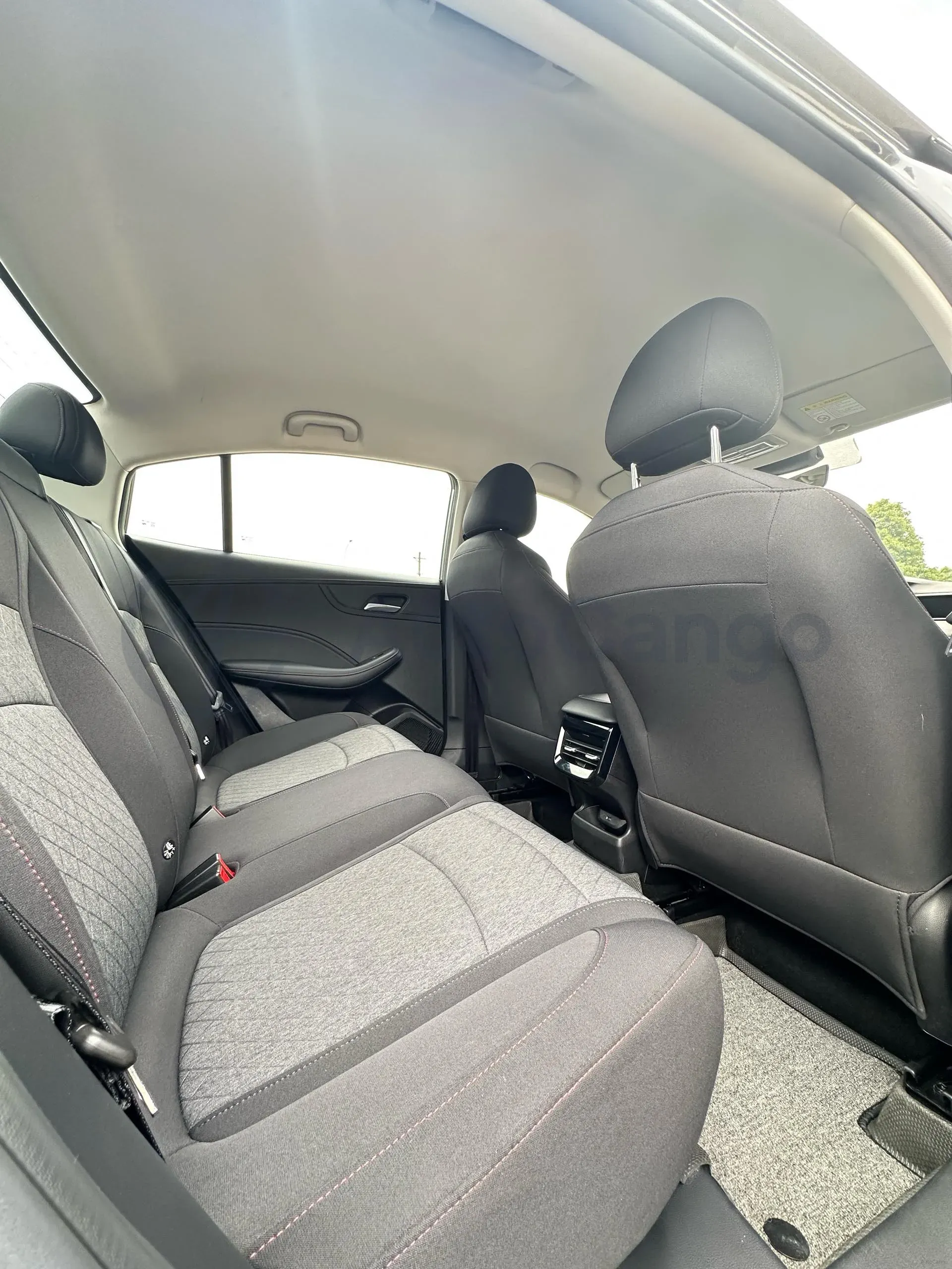 2023 Roewe i5 1.5L 129HP L4 5MT,autocango,china used car exporter,china ev exporter,chinese used car exporter,chinese used ev exporter