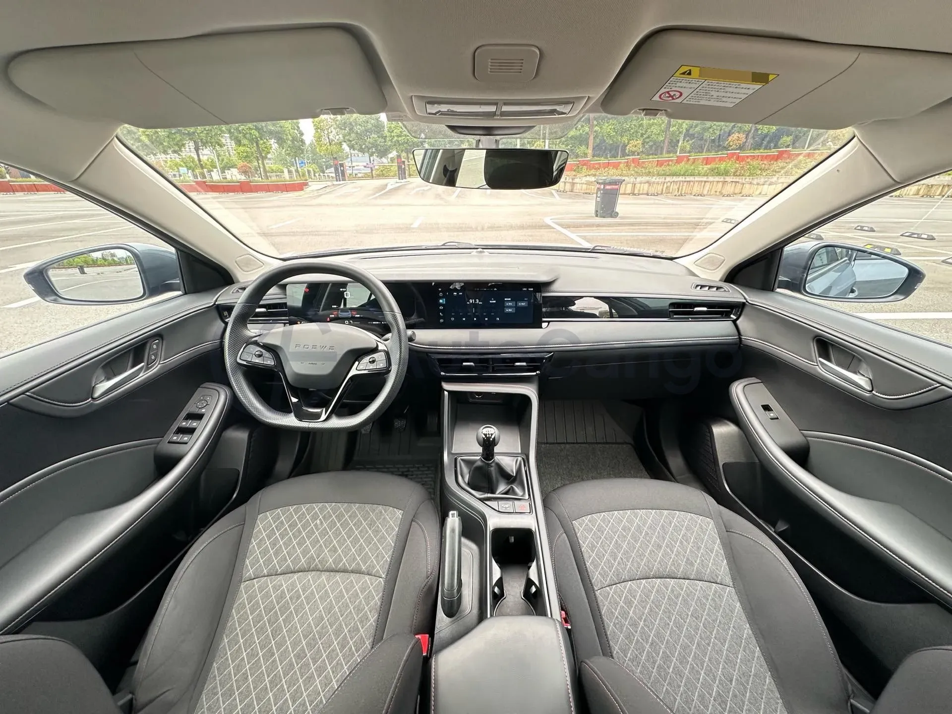 2023 Roewe i5 1.5L 129HP L4 5MT,autocango,china used car exporter,china ev exporter,chinese used car exporter,chinese used ev exporter