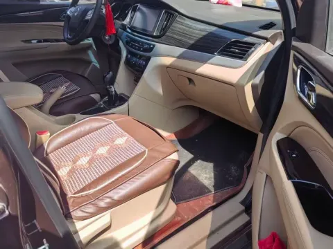 2016 BaoJun 730 1.5L 112HP L4 5MT,autocango,china used car exporter,china ev exporter,chinese used car exporter,chinese used ev exporter