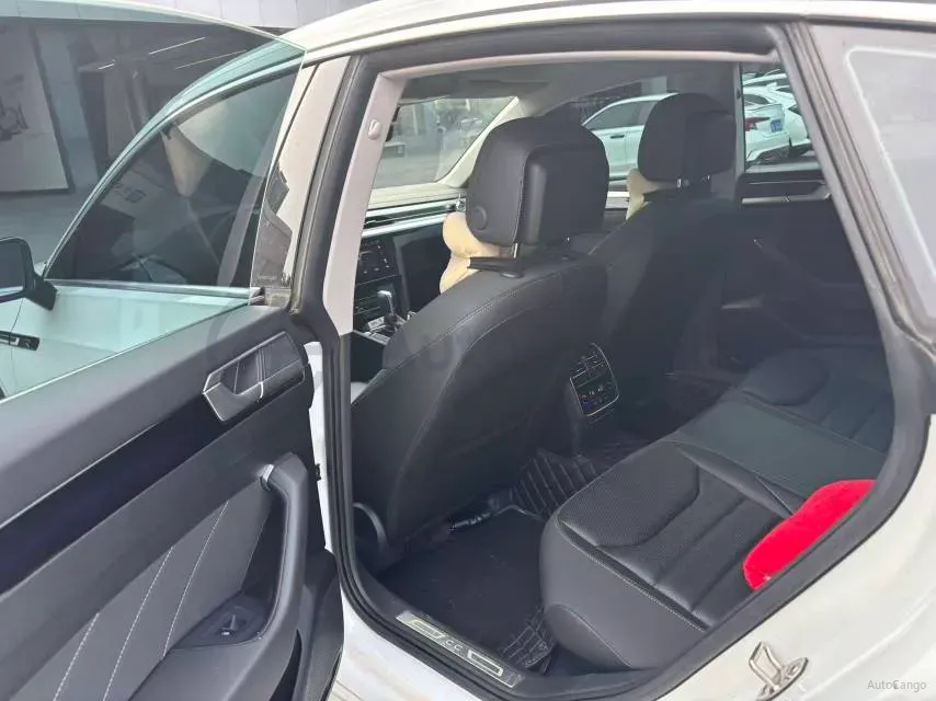 2024 Volkswagen CC 2.0T 220HP L4 7DCT,autocango,china used car exporter,china ev exporter,chinese used car exporter,chinese used ev exporter