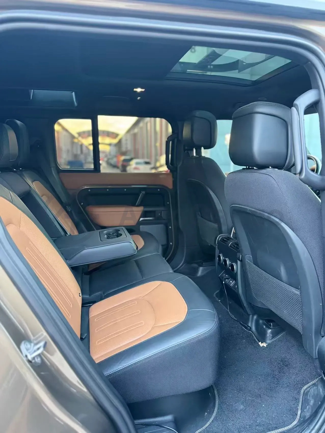 2023 Land Rover Defender 3.0T 400HP L6 8AT,autocango,china used car exporter,china ev exporter,chinese used car exporter,chinese used ev exporter