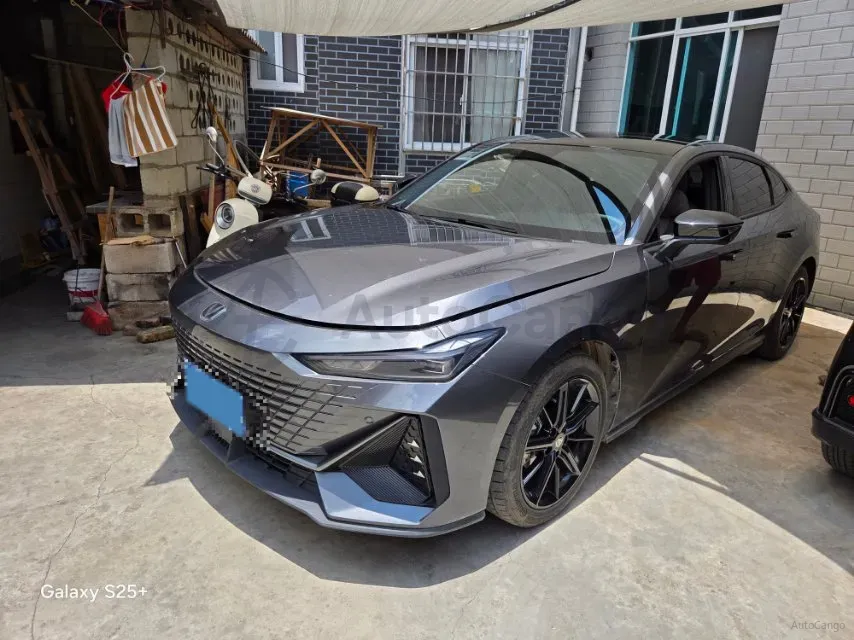 2022 ChangAn UNI-V 1.5T 188HP L4 7DCT,autocango,china used car exporter,china ev exporter,chinese used car exporter,chinese used ev exporter
