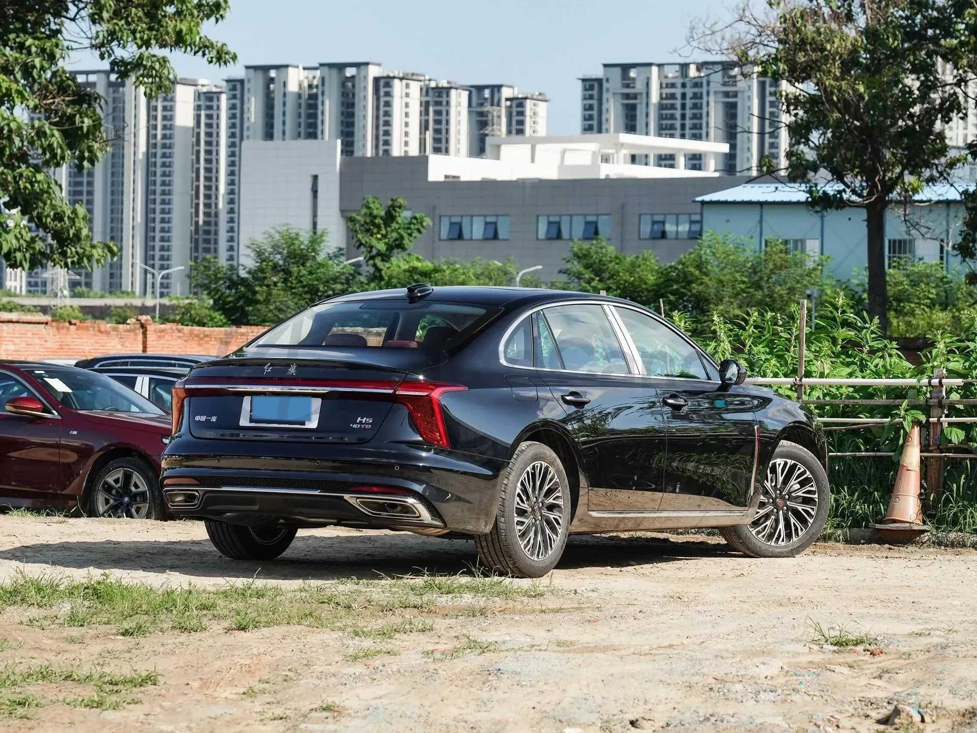 2025 HongQi H5 1.5T 169HP L4 1DHT Hybrid,autocango,china used car exporter,china ev exporter,chinese used car exporter,chinese used ev exporter