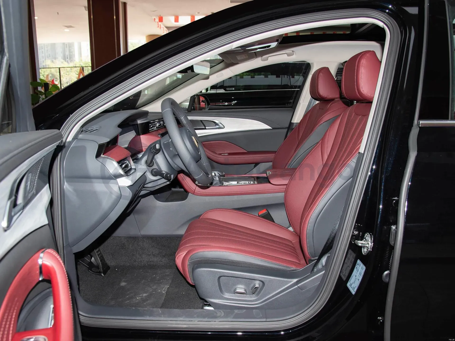 2025 HongQi H5 1.5T 169HP L4 1DHT Hybrid,autocango,china used car exporter,china ev exporter,chinese used car exporter,chinese used ev exporter