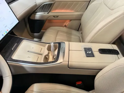 2025 ONVO L90 BEV