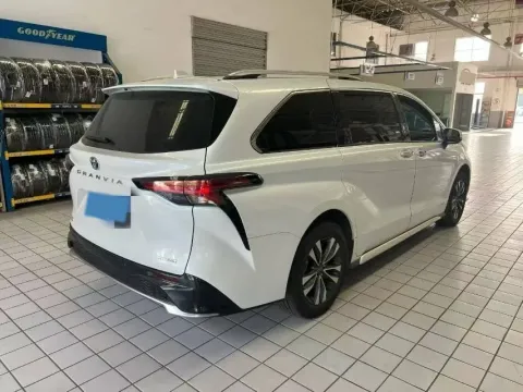2022 Toyota Granvia 2.5L 192HP L4 E-CVT Hybrid,autocango,china used car exporter,china ev exporter,chinese used car exporter,chinese used ev exporter