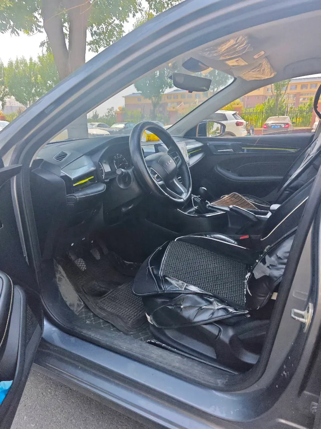2021 Roewe i5 1.5L 120HP L4 5MT,autocango,china used car exporter,china ev exporter,chinese used car exporter,chinese used ev exporter