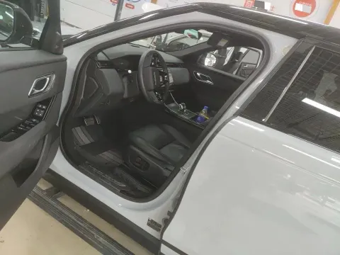 2024 Land Rover Range Rover Velar 2.0T 250HP L4 8AT