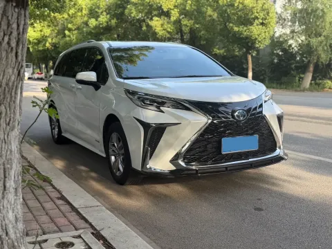 2024 Toyota Sienna 2.5L 189HP L4 E-CVT Hybrid