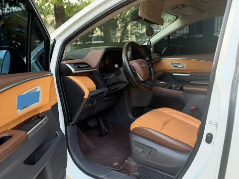2024 Toyota Sienna 2.5L 189HP L4 E-CVT Hybrid