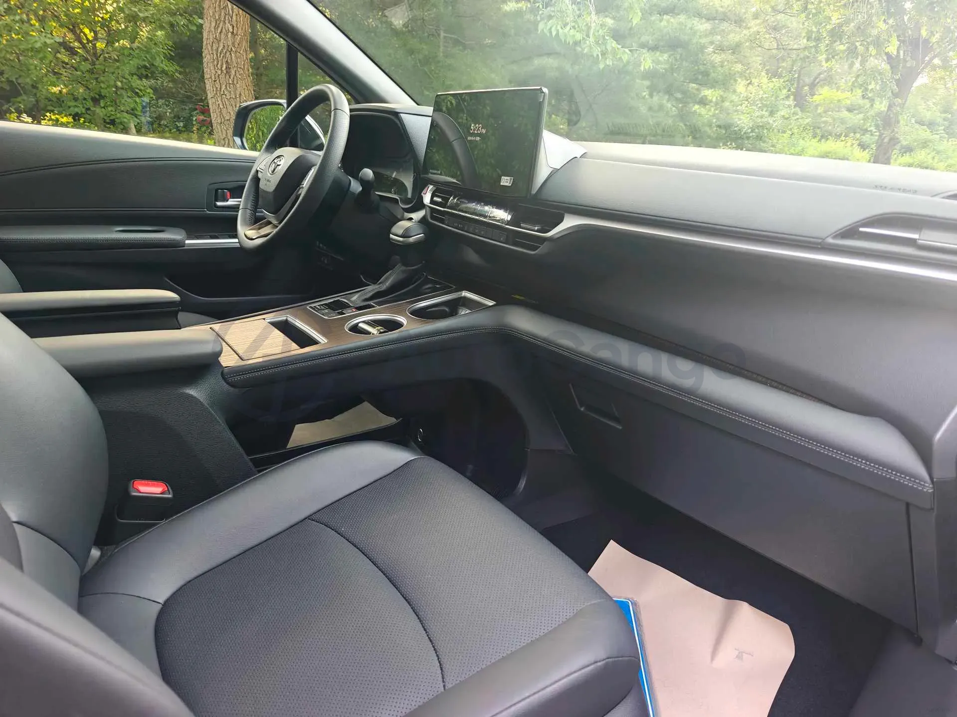 2024 Toyota Granvia 2.5L 189HP L4 E-CVT Hybrid,autocango,china used car exporter,china ev exporter,chinese used car exporter,chinese used ev exporter