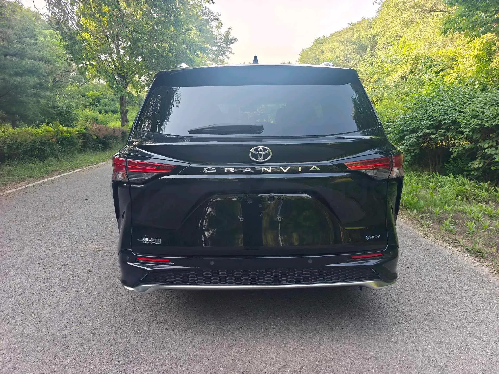 2024 Toyota Granvia 2.5L 189HP L4 E-CVT Hybrid,autocango,china used car exporter,china ev exporter,chinese used car exporter,chinese used ev exporter