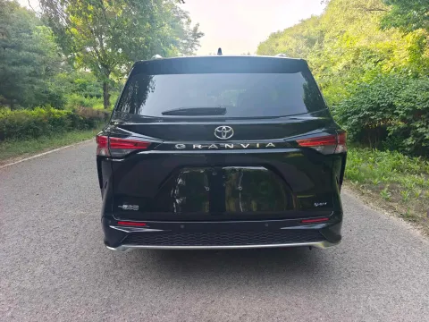 2024 Toyota Granvia 2.5L 189HP L4 E-CVT Hybrid
