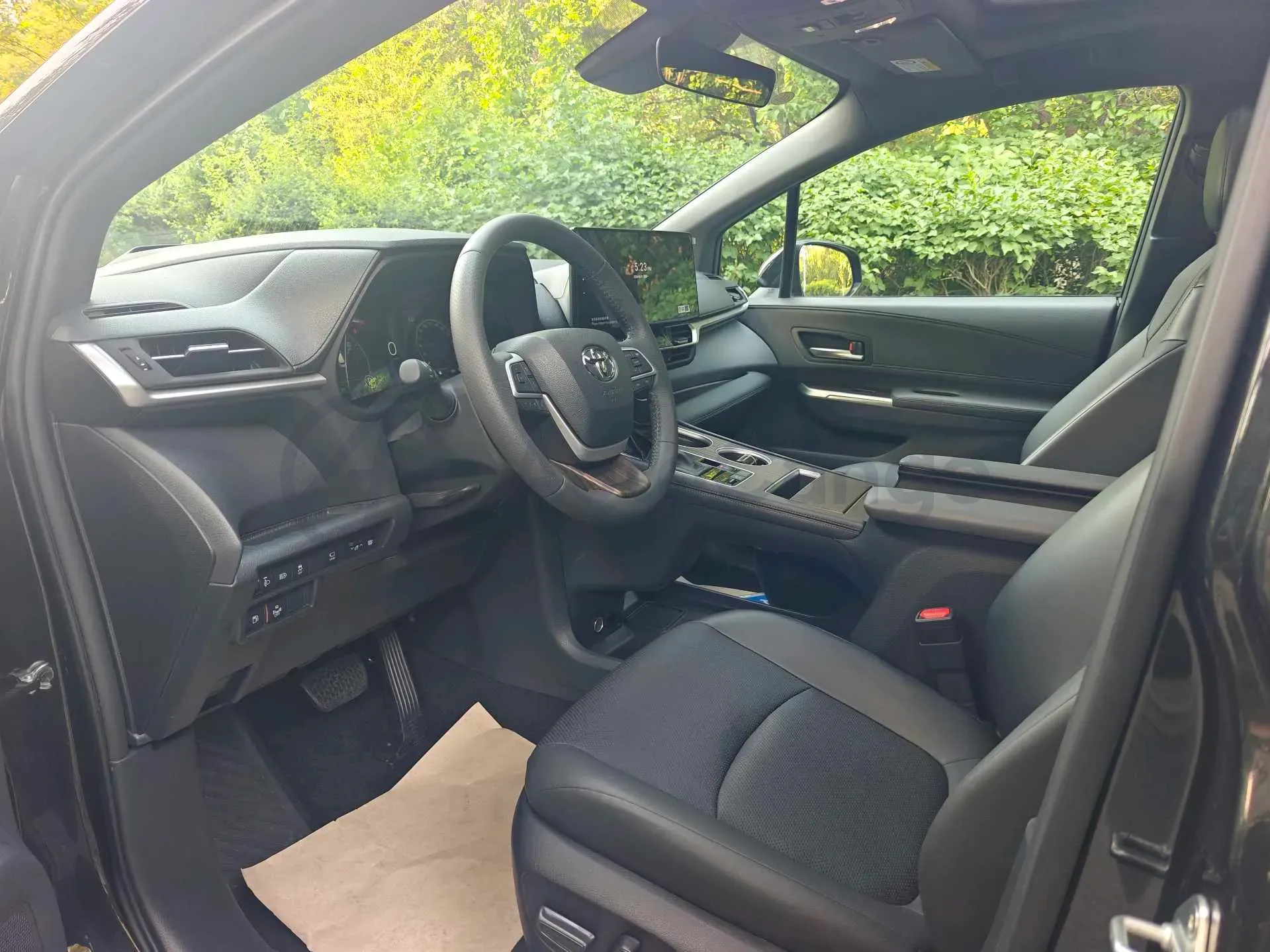 2024 Toyota Granvia 2.5L 189HP L4 E-CVT Hybrid,autocango,china used car exporter,china ev exporter,chinese used car exporter,chinese used ev exporter