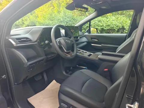 2024 Toyota Granvia 2.5L 189HP L4 E-CVT Hybrid