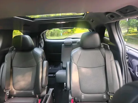 2024 Toyota Granvia 2.5L 189HP L4 E-CVT Hybrid