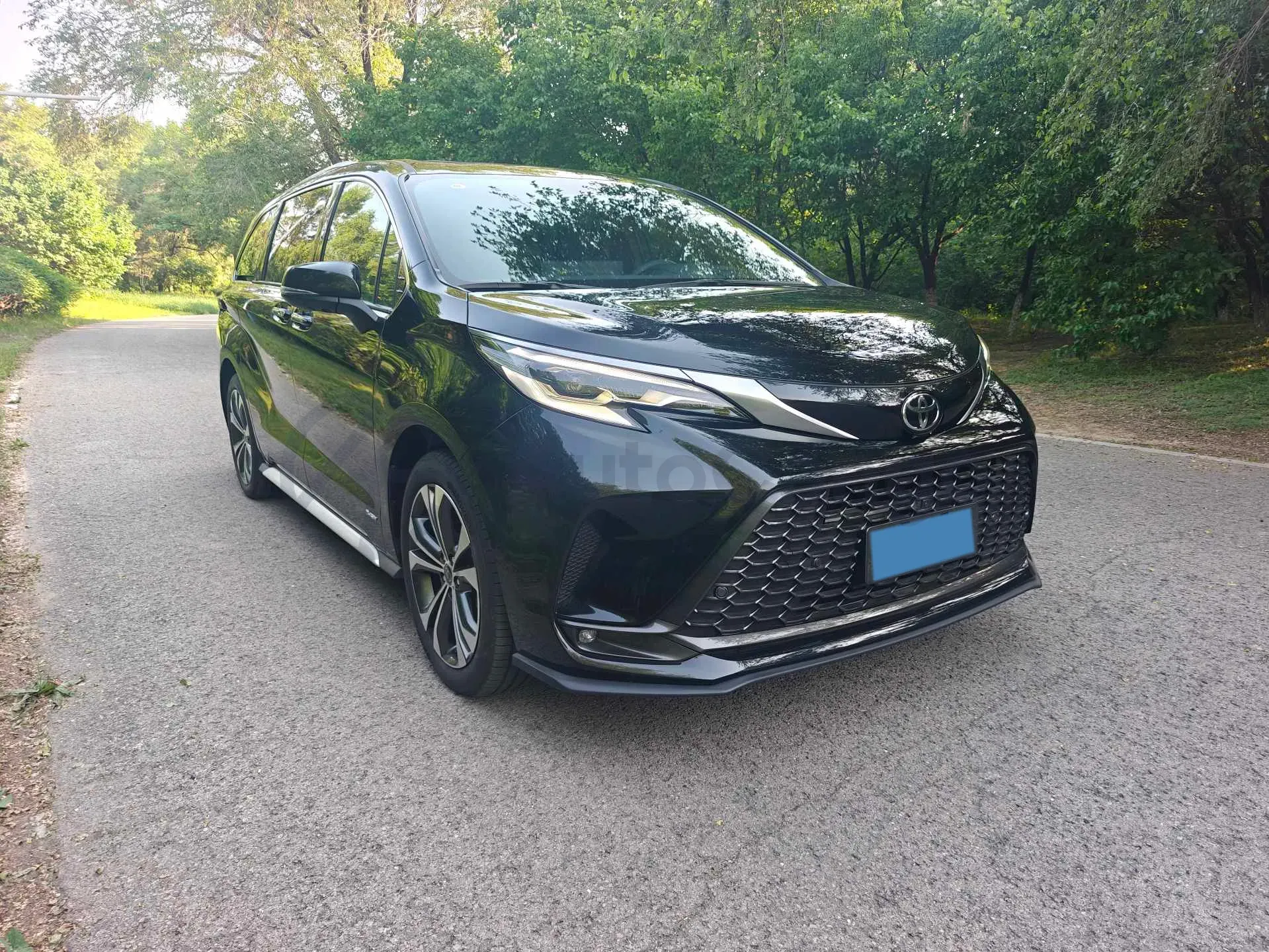 2024 Toyota Granvia 2.5L 189HP L4 E-CVT Hybrid,autocango,china used car exporter,china ev exporter,chinese used car exporter,chinese used ev exporter