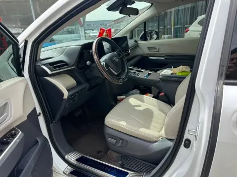 2024 Toyota Sienna 2.5L 189HP L4 E-CVT Hybrid
