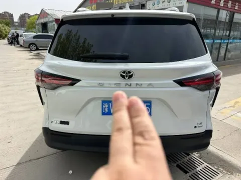 2024 Toyota Sienna 2.5L 189HP L4 E-CVT Hybrid