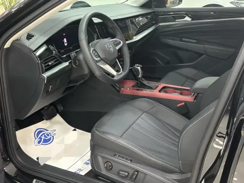 2025 Volkswagen Passat 2.0T 220HP L4 7DCT,autocango,china used car exporter,china ev exporter,chinese used car exporter,chinese used ev exporter